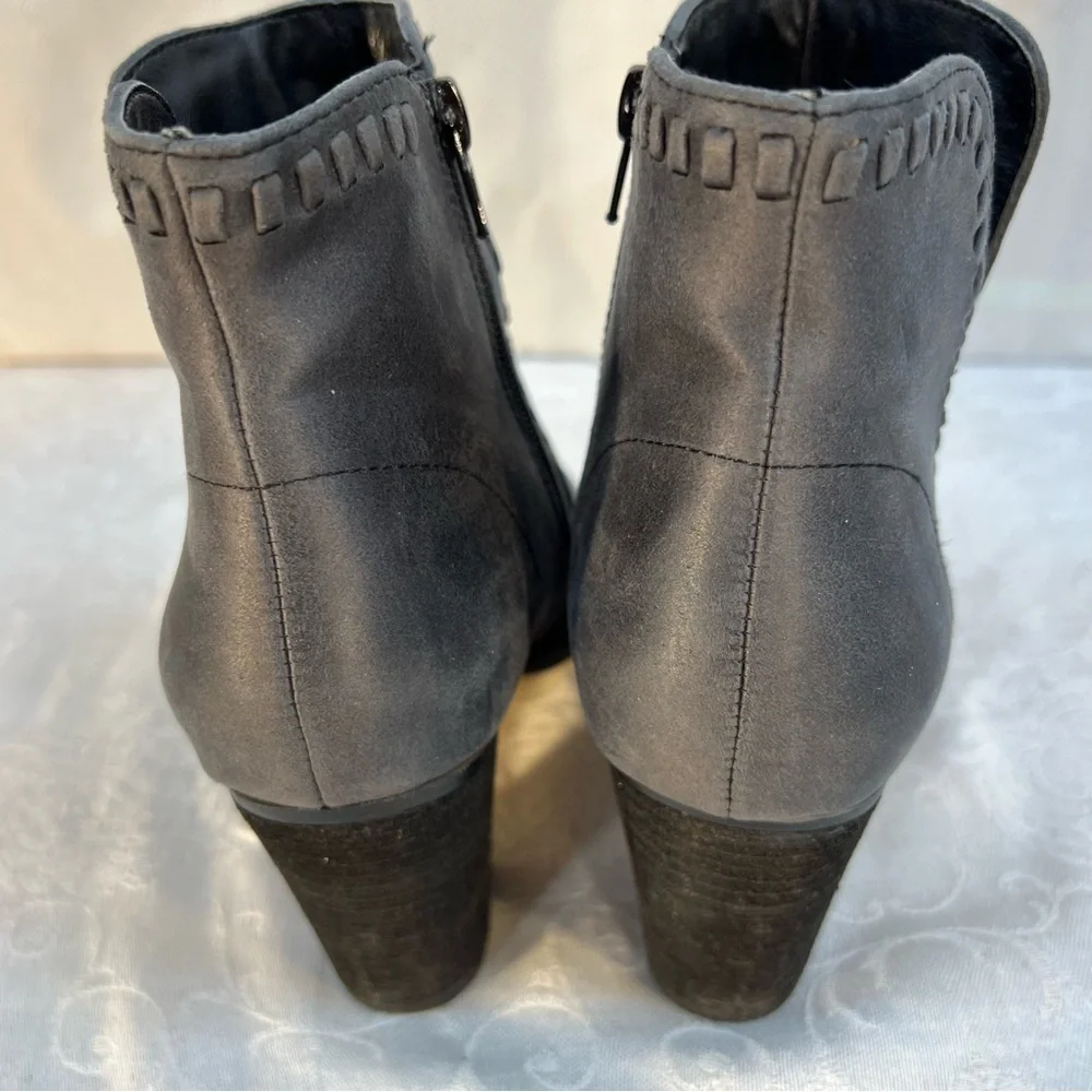 Zigi SoHo Halyn Gray Vegan Detailed Stitching 3” Heel Pointed Toe Ankle Boots 8